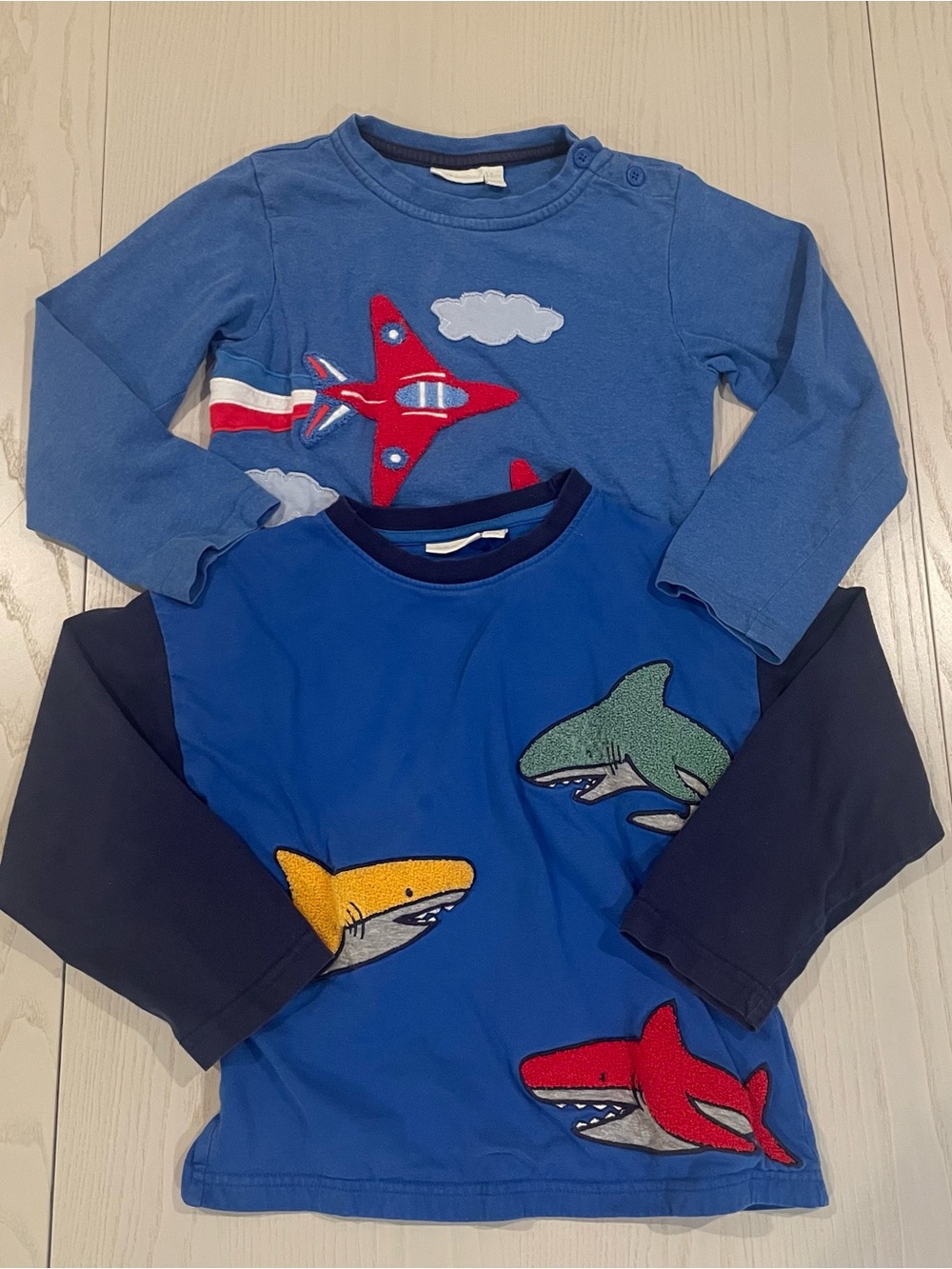 Bundle of 2 Jojo Maman Bebe Long Sleeve Textured Graphic Tees - Size 5-6